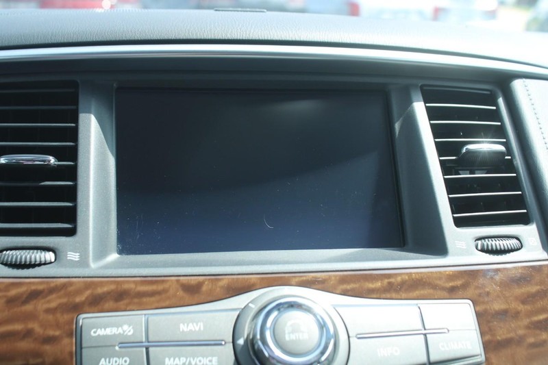 Nissan Armada Vehicle Image 21