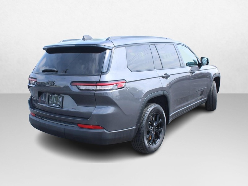 Jeep Grand Cherokee L Vehicle Image 03