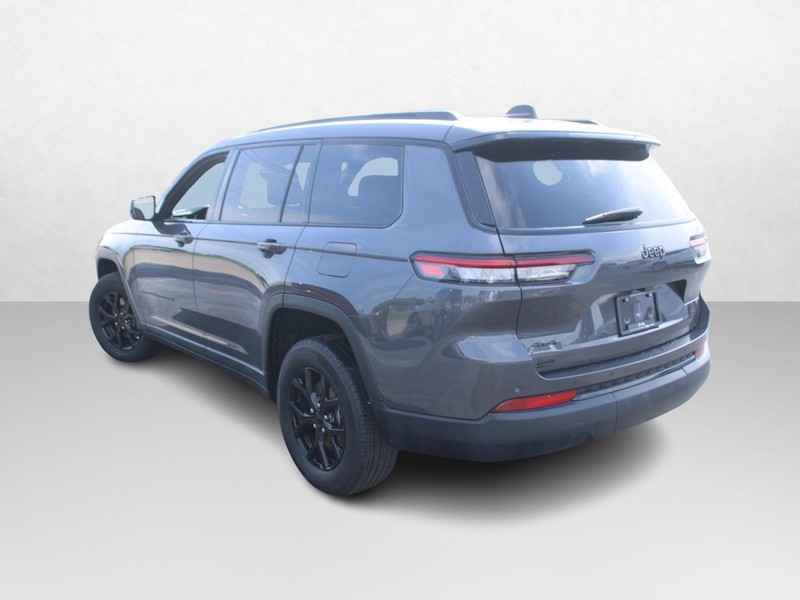 Jeep Grand Cherokee L Vehicle Image 05