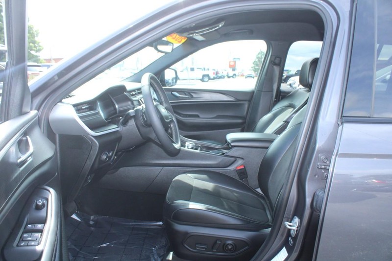 Jeep Grand Cherokee L Vehicle Image 08