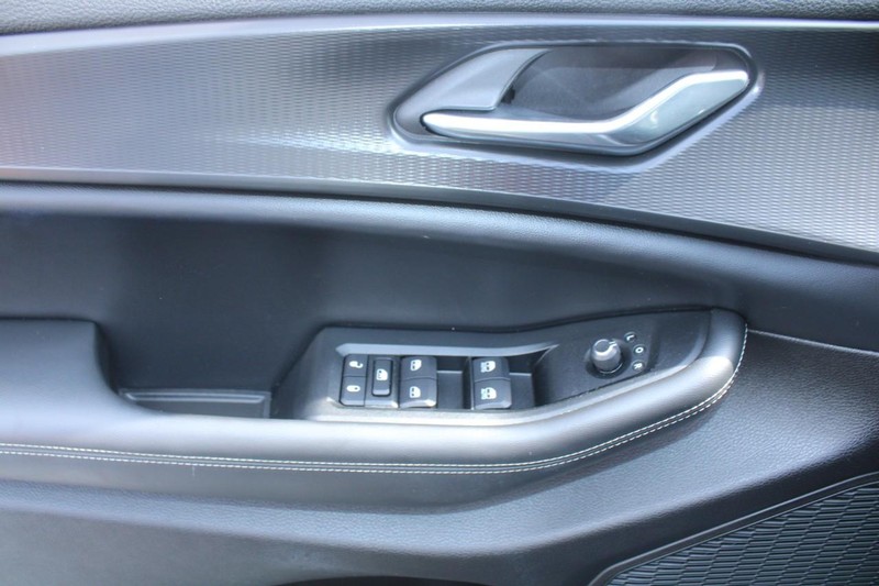 Jeep Grand Cherokee L Vehicle Image 09