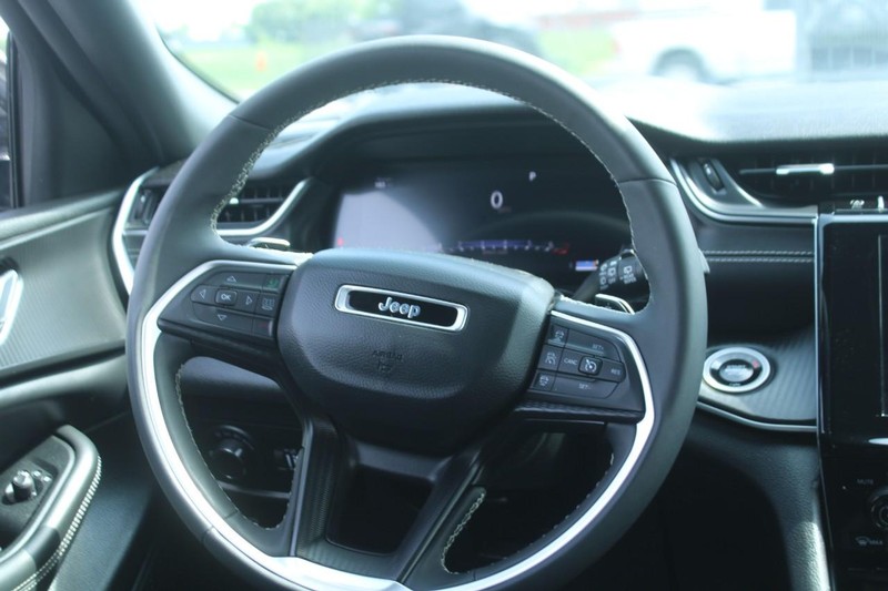 Jeep Grand Cherokee L Vehicle Image 14