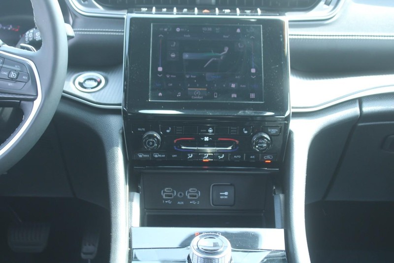 Jeep Grand Cherokee L Vehicle Image 15