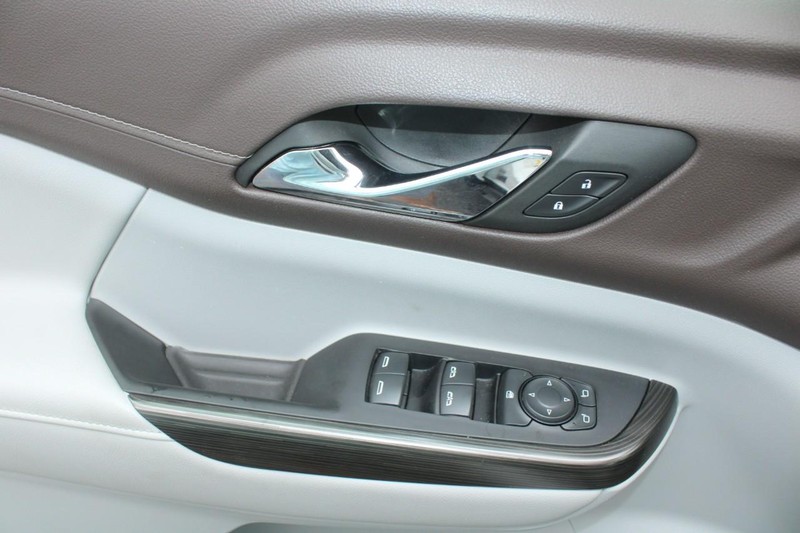GMC Acadia Vehicle Image 09