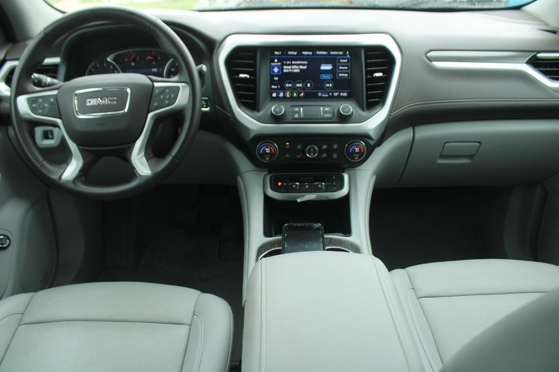 GMC Acadia Vehicle Image 13