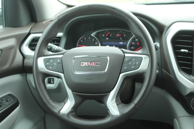 GMC Acadia Vehicle Image 14