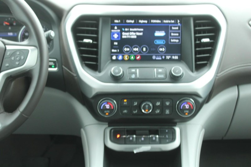 GMC Acadia Vehicle Image 15