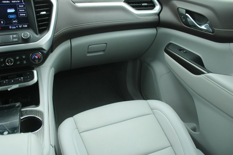 GMC Acadia Vehicle Image 16