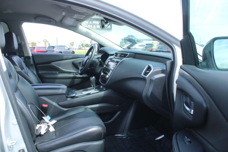 Nissan Murano Vehicle Image 11