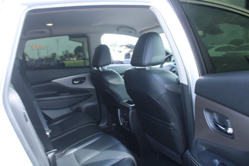 Nissan Murano Vehicle Image 12