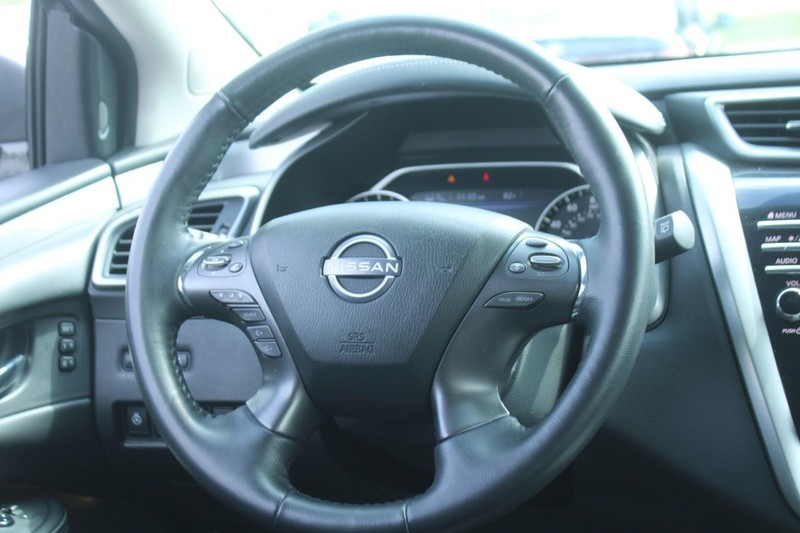 Nissan Murano Vehicle Image 14
