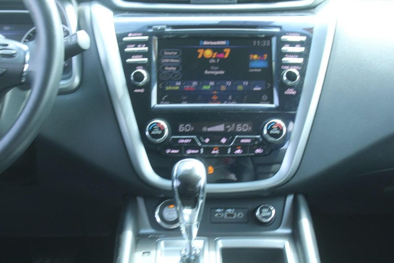 Nissan Murano Vehicle Image 15