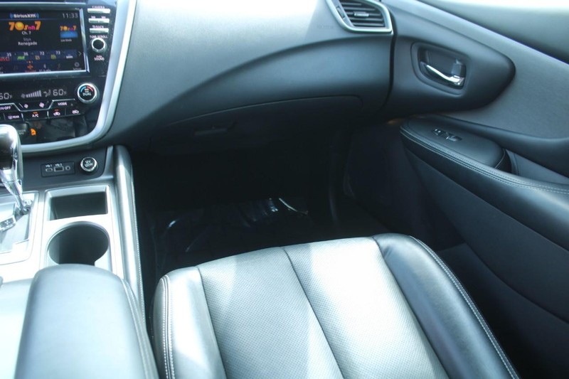 Nissan Murano Vehicle Image 16