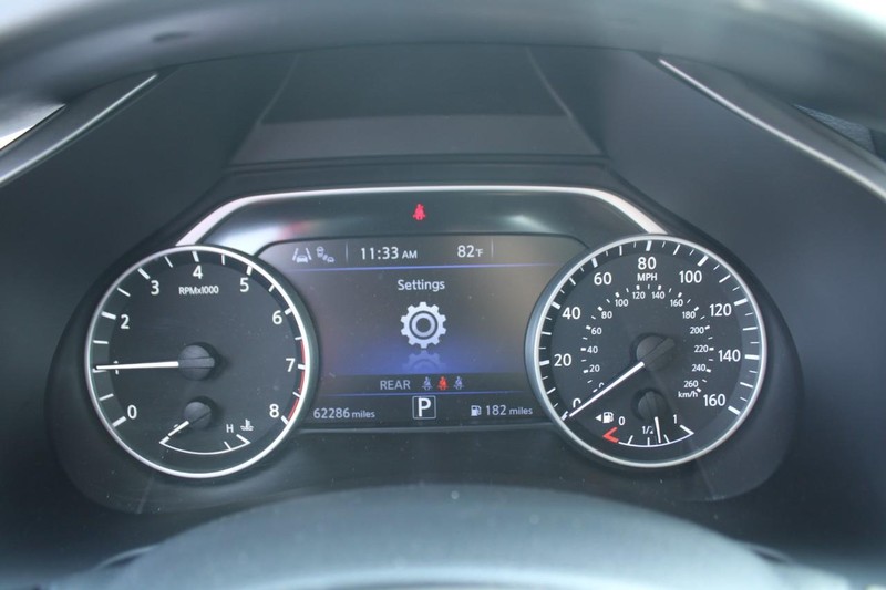 Nissan Murano Vehicle Image 18