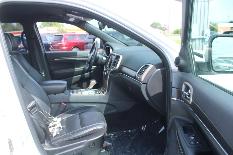 Jeep Grand Cherokee Vehicle Image 11