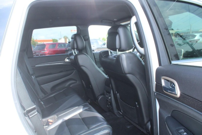 Jeep Grand Cherokee Vehicle Image 12