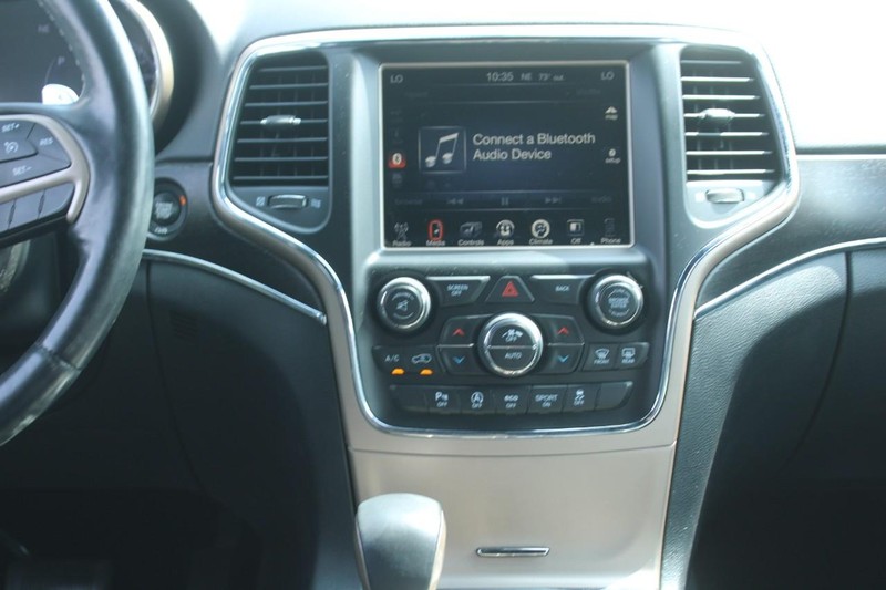 Jeep Grand Cherokee Vehicle Image 15