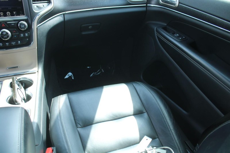 Jeep Grand Cherokee Vehicle Image 16
