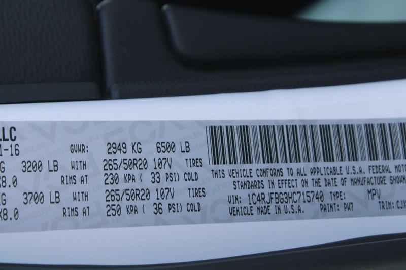 Jeep Grand Cherokee Vehicle Image 17