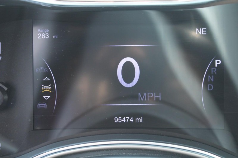 Jeep Grand Cherokee Vehicle Image 19