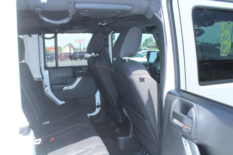 Jeep Wrangler JK Unlimited Vehicle Image 12