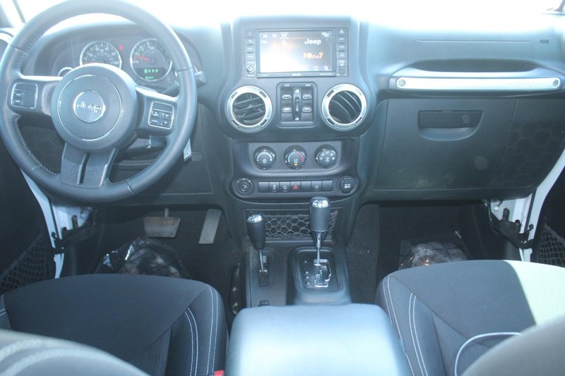 Jeep Wrangler JK Unlimited Vehicle Image 13