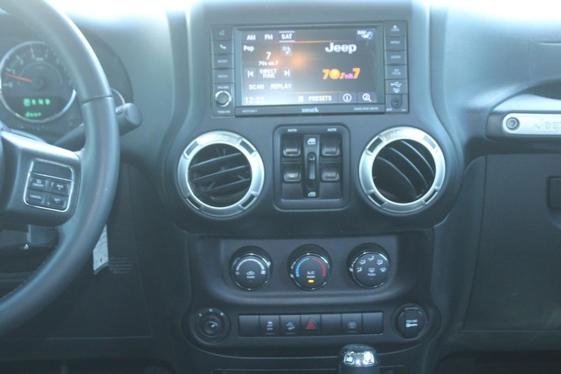 Jeep Wrangler JK Unlimited Vehicle Image 15