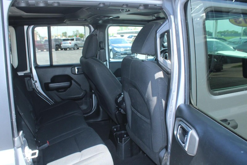 Jeep Wrangler Unlimited Vehicle Image 12