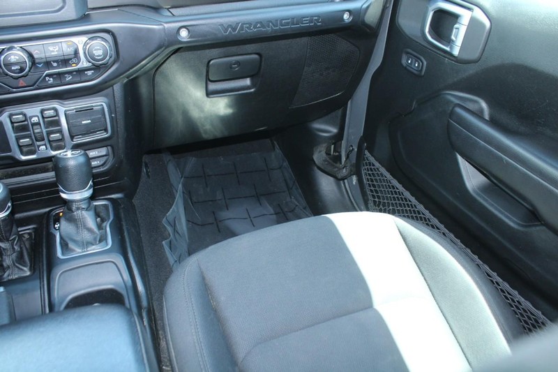 Jeep Wrangler Unlimited Vehicle Image 16