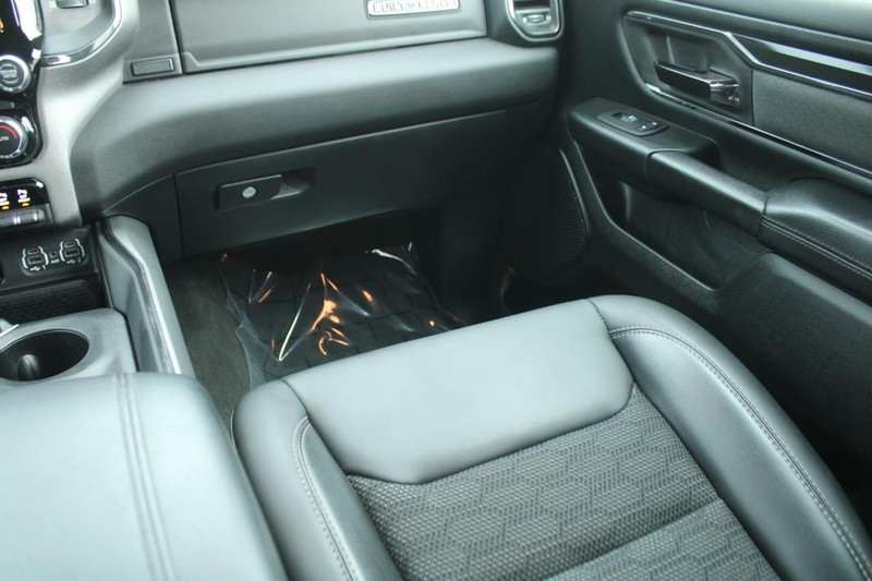 Ram 1500 Vehicle Image 16