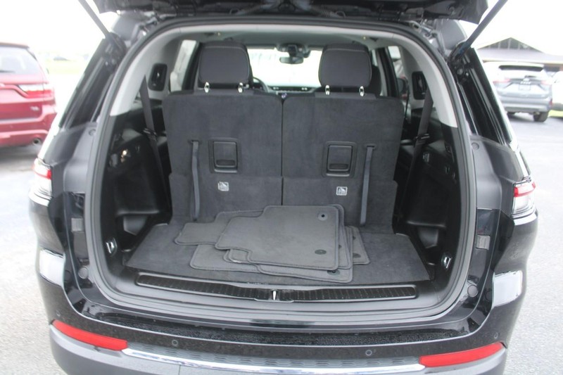 Jeep Grand Cherokee L Vehicle Image 06