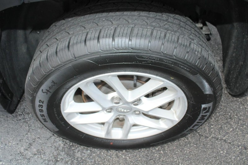 Jeep Grand Cherokee L Vehicle Image 07