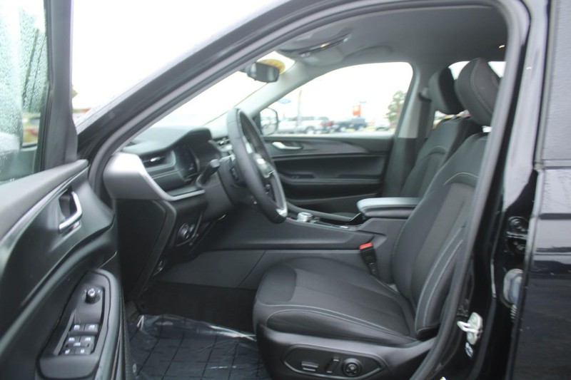 Jeep Grand Cherokee L Vehicle Image 08