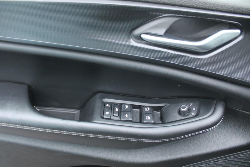Jeep Grand Cherokee L Vehicle Image 09