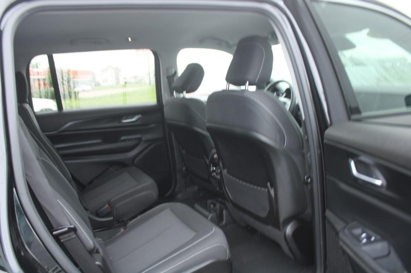 Jeep Grand Cherokee L Vehicle Image 12