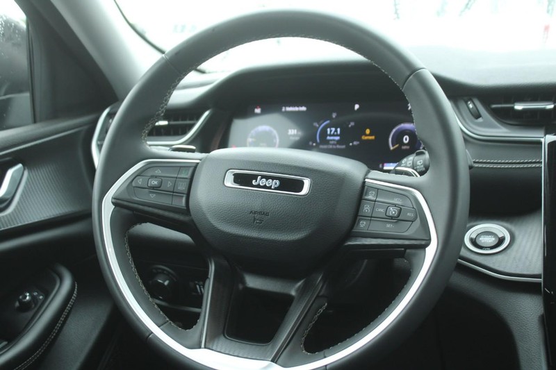 Jeep Grand Cherokee L Vehicle Image 14