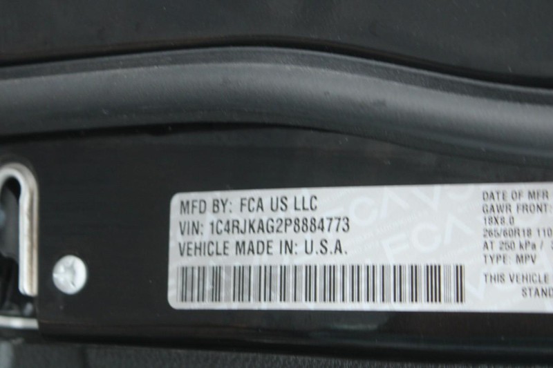 Jeep Grand Cherokee L Vehicle Image 17