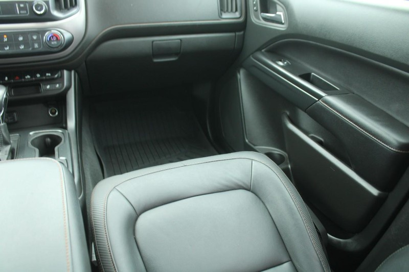 GMC Canyon Vehicle Image 16