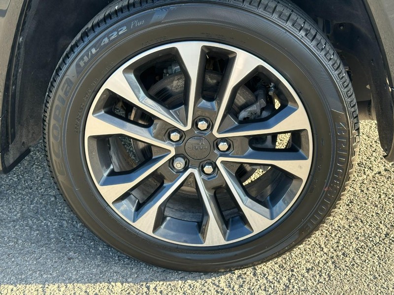 Jeep Grand Cherokee L Vehicle Image 08