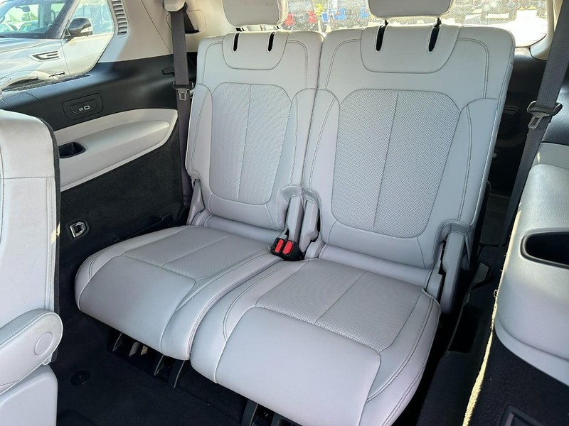 Jeep Grand Cherokee L Vehicle Image 09