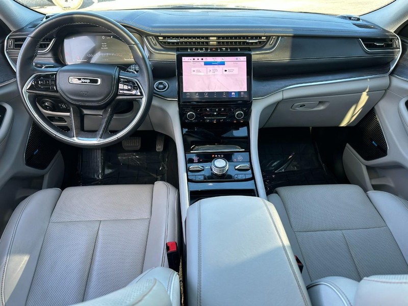 Jeep Grand Cherokee L Vehicle Image 13