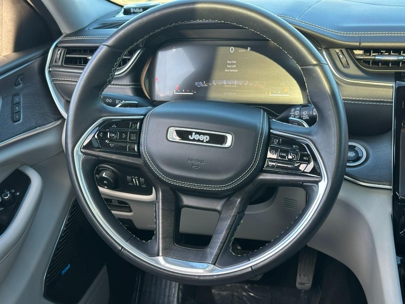 Jeep Grand Cherokee L Vehicle Image 14