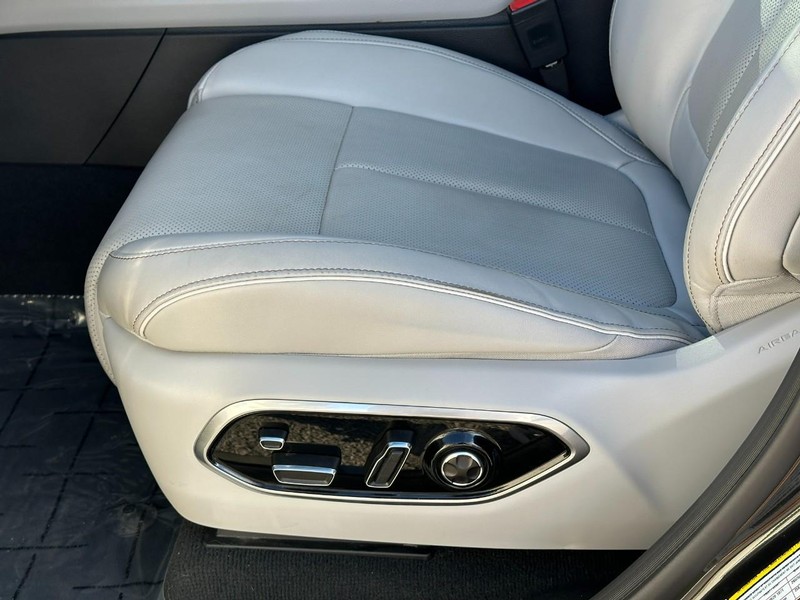 Jeep Grand Cherokee L Vehicle Image 20