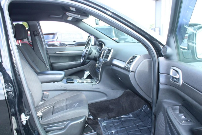 Jeep Grand Cherokee Vehicle Image 11