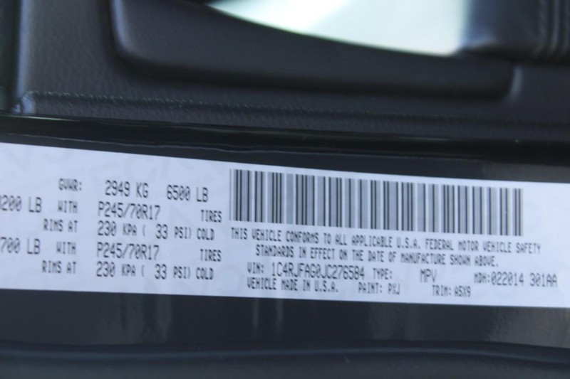 Jeep Grand Cherokee Vehicle Image 17