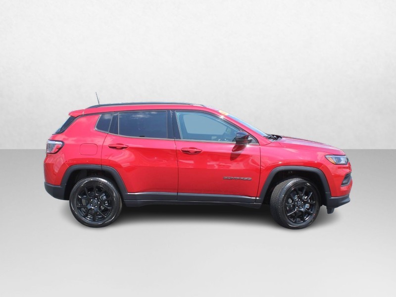 Jeep Compass Vehicle Image 02