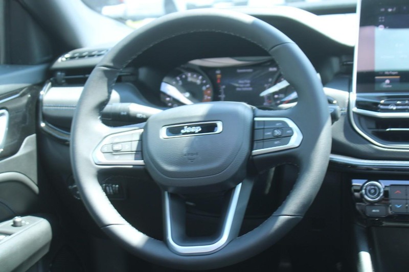 Jeep Compass Vehicle Image 06