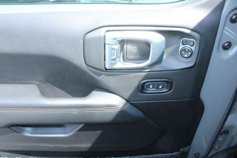 Jeep Gladiator Vehicle Image 09