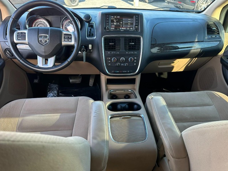 Dodge Grand Caravan Vehicle Image 12