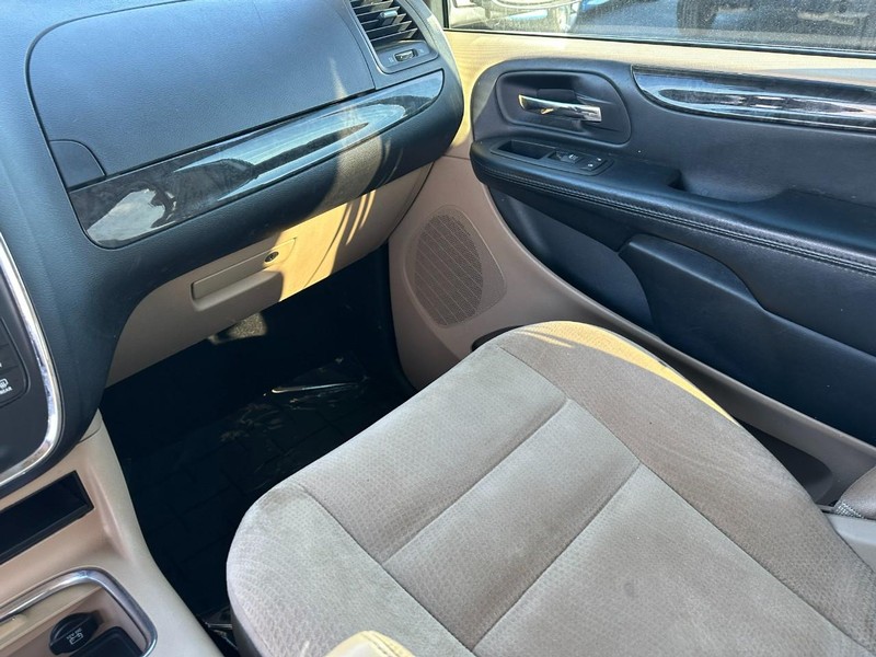 Dodge Grand Caravan Vehicle Image 16